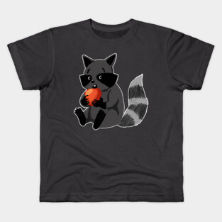 RACCOON EATING AN APPLE Kids T-Shirt