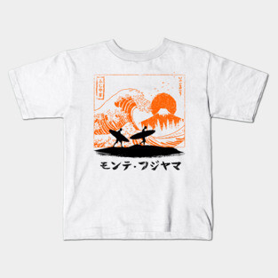 Surfing the wave in Japan Kids T-Shirt