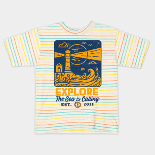 The Sea is calling The Beach the Ocean explore vintage distressed look Kids T-Shirt