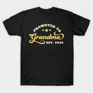 Promoted To Grandma 2022 New Grandmother T-Shirt