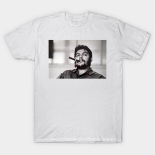 CHE GUEVARA SMOKING A PIPE T-Shirt