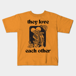 They love each other, Lord you can see it's true Kids T-Shirt