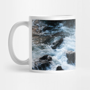 A breaking surge of sea water over rocks, Isle of Skye, Scotland Mug