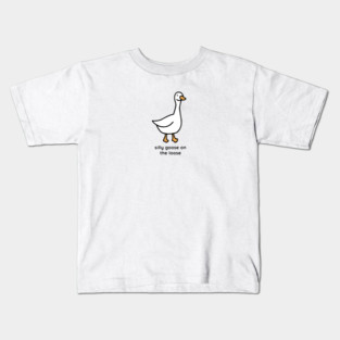 Silly goose on the loose Kids T-Shirt