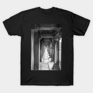 Pillars Along The Gallery, Angkor Wat - BW T-Shirt