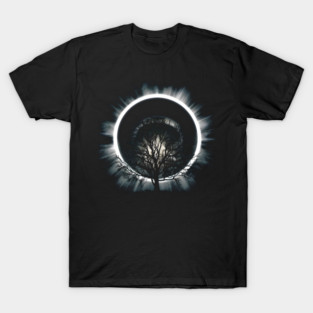 Eclipse Tree Silhouette – Cosmic Nature Artwork Graphic T-Shirt