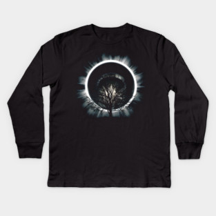 Eclipse Tree Silhouette – Cosmic Nature Artwork Graphic Kids Long Sleeve T-Shirt