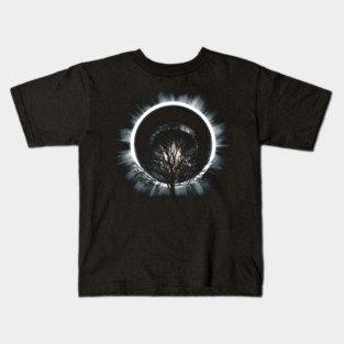 Eclipse Tree Silhouette – Cosmic Nature Artwork Graphic Kids T-Shirt