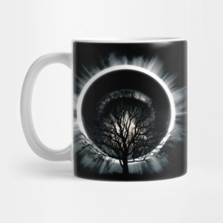 Eclipse Tree Silhouette – Cosmic Nature Artwork Graphic Mug