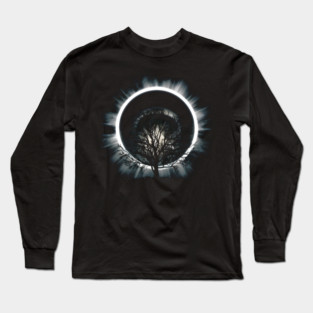 Eclipse Tree Silhouette – Cosmic Nature Artwork Graphic Long Sleeve T-Shirt