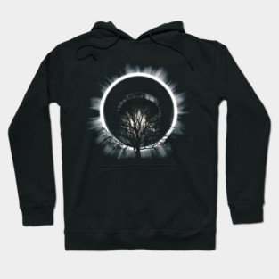 Eclipse Tree Silhouette – Cosmic Nature Artwork Graphic Hoodie