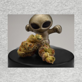 Alien Knockout! - Weed Design T-Shirt