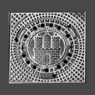 Hamburg Sewer Manhole Cover - Gullydeckel T-Shirt