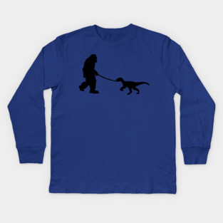 Bigfoot walking a pet dinosaur graphic – cryptid-meets-prehistoric Kids Long Sleeve T-Shirt