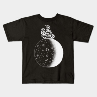 Driving on the moon Kids T-Shirt