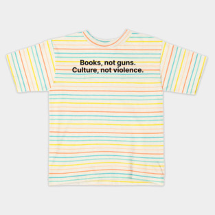 Books, not guns. Kids T-Shirt