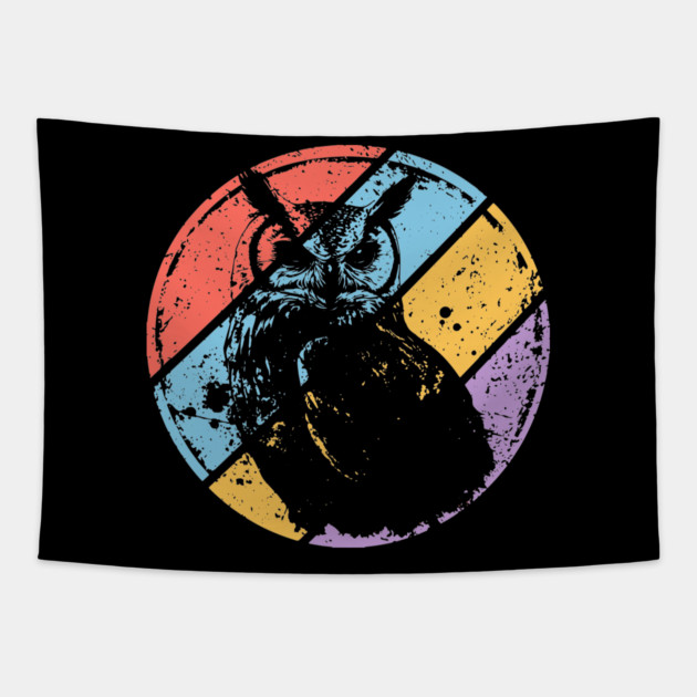 Vintage Grunge Owl Pop Art – Retro Nocturnal Bird Distressed Design Tapestry by TuncGK