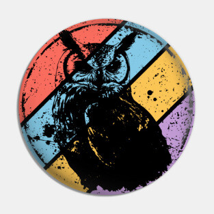 Vintage Grunge Owl Pop Art – Retro Nocturnal Bird Distressed Design Pin