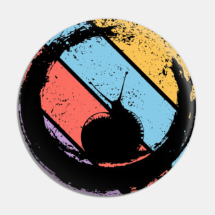 Retro Grunge Snail Pop Art – Minimalist Distressed Nature Tee Pin
