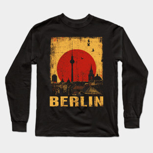 Berlin Skyline Under Red Sun – Retro Travel Art Long Sleeve T-Shirt