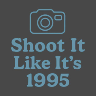 Shoot It Like It’s 1995 – Retro Film Photography Shirt for Creators T-Shirt