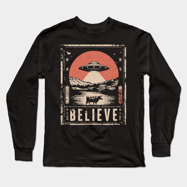 Believe in UFOs – Retro Alien Sightings Long Sleeve T-Shirt by TuncGK