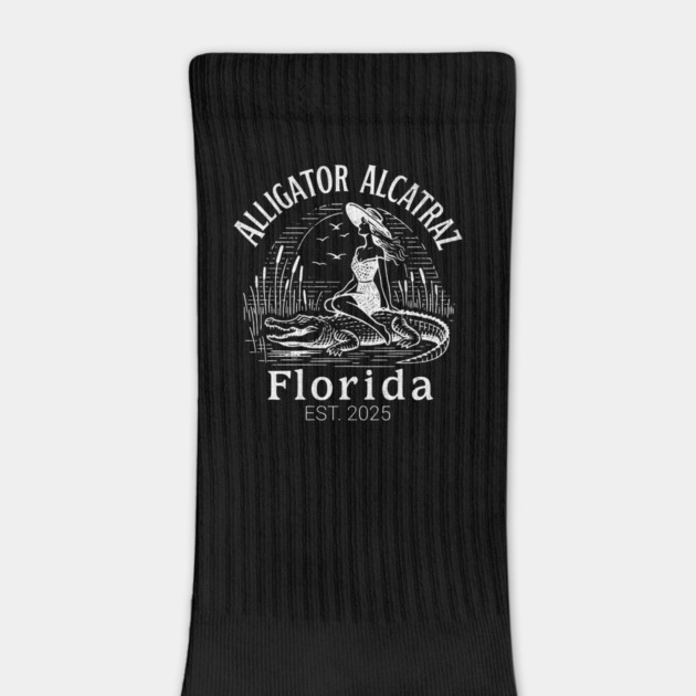 Alligator-Alcatraz-Florida-Retro-Pin-Up-Swamp-Vintage-Design by ArtistTee ⭐⭐⭐⭐⭐