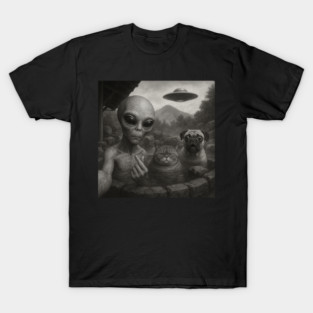 Alien Hot Spring Selfie – Cat, Pug & UFO Funny Encounter Shirt T-Shirt