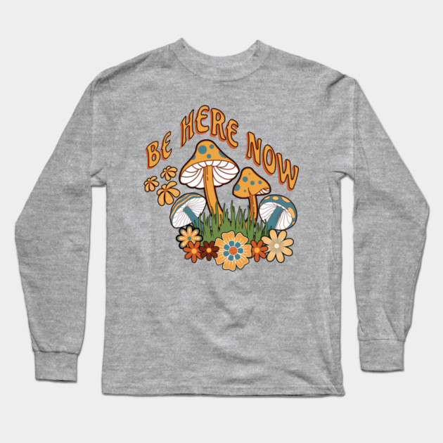 Be Here Now Mushroom – Retro Hippie Flower Long Sleeve T-Shirt by Kathy Hawke