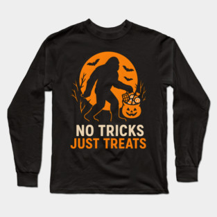 No Tricks Just Treats Bigfoot Halloween Costume Graphic Long Sleeve T-Shirt