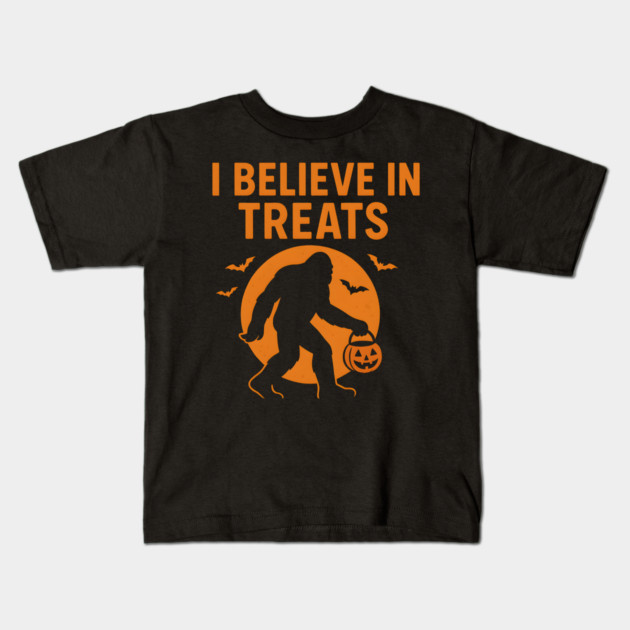I Believe in Treats Funny Bigfoot Halloween Artwork Kids T-Shirt by MakerMind8.2