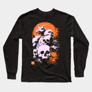 Pile of Skulls - Retro Dark Fantasy & Gothic Art Long Sleeve T-Shirt
