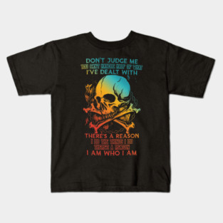 DON'T JUDGE ME YOU CAN'T HANDLE HALF OF WHAT I'VE DEALT WITH THERE'S A REASON I DO THE THINGS I DO THERE'S A REASON I AM WHO I AM Kids T-Shirt