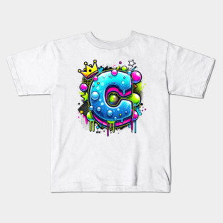 Bubble Graffiti Letter C with Crown – Neon Street Art Kids T-Shirt