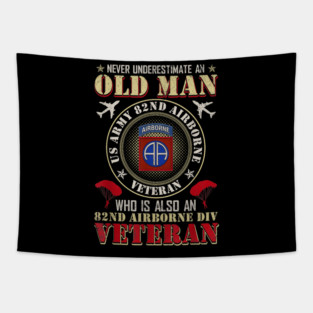 Never Underestimate Old Man 82nd Airborne Div Paratrooper Veteran Dad Papa Grandpa Tapestry