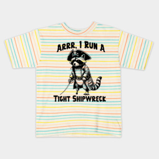 I Run  A Tight Shipwreck, funny Raccoon Pirate humor Arrr Kids T-Shirt