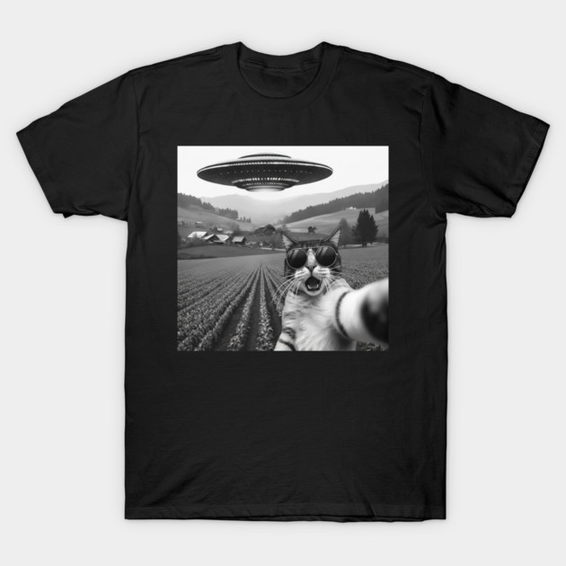 Cat Alien UFO Selfie - Funny Retro Pet Meme Novelty T-Shirt by OUTFITPAW