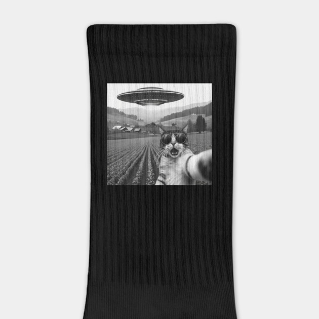 Cat Alien UFO Selfie - Funny Retro Pet Meme Novelty by OUTFITPAW