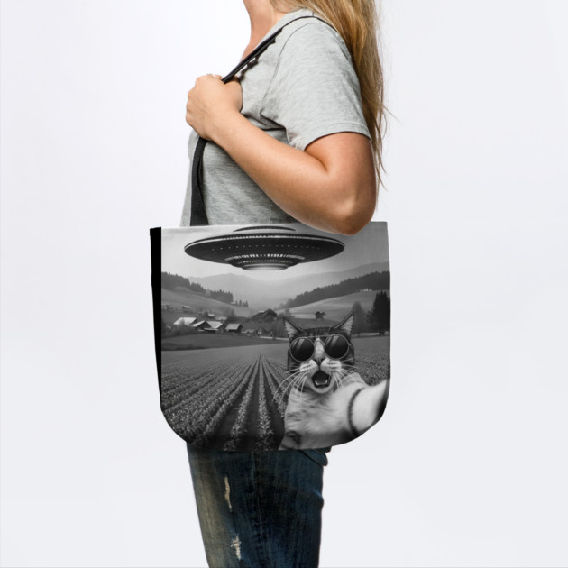 Cat Alien UFO Selfie - Funny Retro Pet Meme Novelty by OUTFITPAW