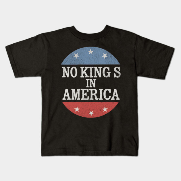 No Kings in America Vintage Distressed Patriotic Kids T-Shirt by ArtistTee ⭐⭐⭐⭐⭐
