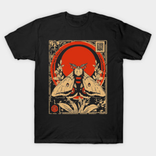 Gothic Atlas Moth Japanese Insect Art Giant Moth Design T-Shirt