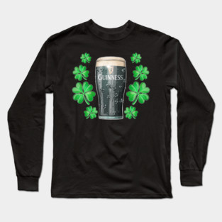 A glass full off Guinness With clovers Long Sleeve T-Shirt