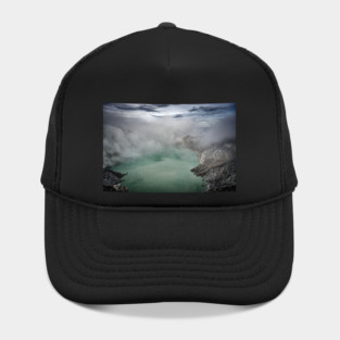 An unreal vision of the crater shrouded in smoke. Hat