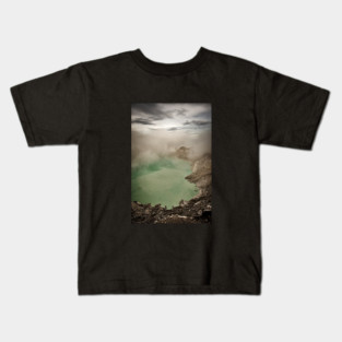 An unreal vision of the crater shrouded in smoke. Kids T-Shirt