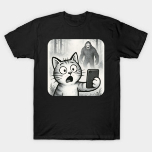 Cat Bigfoot Gift for Women, Men & Kids, Scared Cat Selfie with Sasquatch T-Shirt