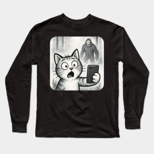 Cat Bigfoot Gift for Women, Men & Kids, Scared Cat Selfie with Sasquatch Long Sleeve T-Shirt