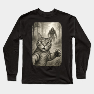 Cat Bigfoot Gift for Women, Men & Kids, Scared Cat Selfie with Sasquatch Long Sleeve T-Shirt