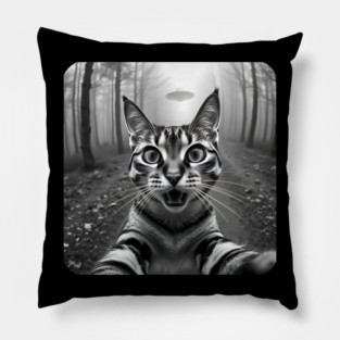 Cat Selfie with Alien, Cat Lovers Gifts for Men, Women & Kids Pillow