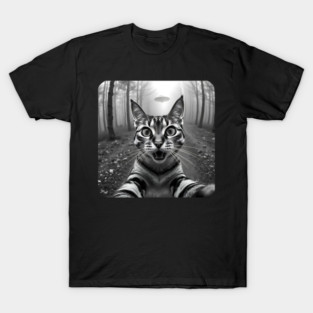 Cat Selfie with Alien, Cat Lovers Gifts for Men, Women & Kids T-Shirt