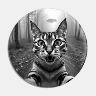 Cat Selfie with Alien, Cat Lovers Gifts for Men, Women & Kids Pin